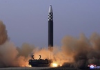 Cận cảnh tên lửa đạn đạo liên lục địa lớn nhất của Triều Tiên
