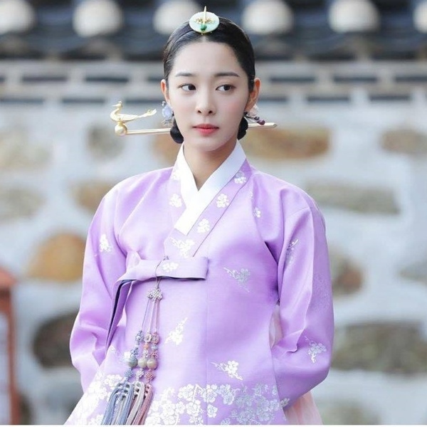 Seol In Ah ‘Hẹn hò chốn công sở’: Từ vô danh đến ‘Nữ phụ quốc dân’