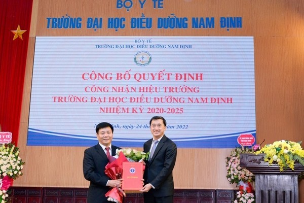 Thầy thuốc nhân dân làm Hiệu trưởng ĐH Điều dưỡng Nam Định