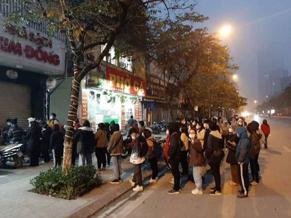 Thousands of young people spend whole nights in queues buying books