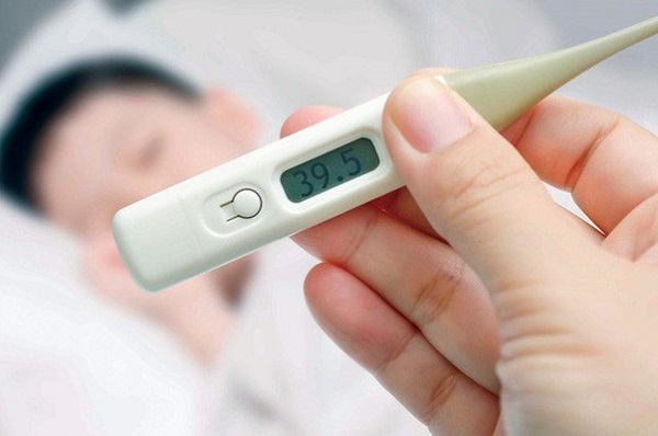 Hạ sốt cho trẻ F0 theo những cách này có thể khiến bệnh nặng thêm