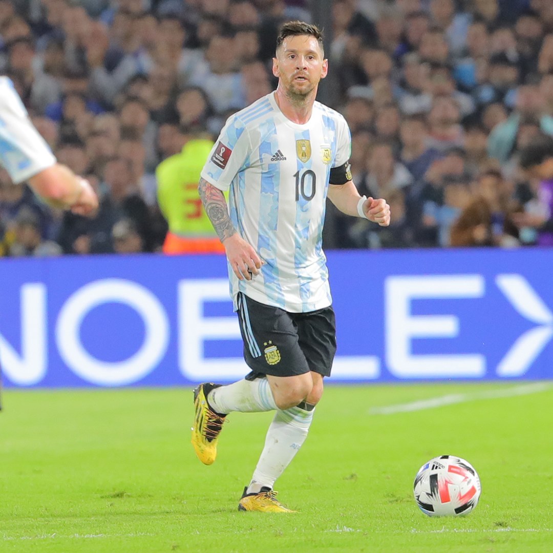 Messi scores, Argentina crushes Venezuela