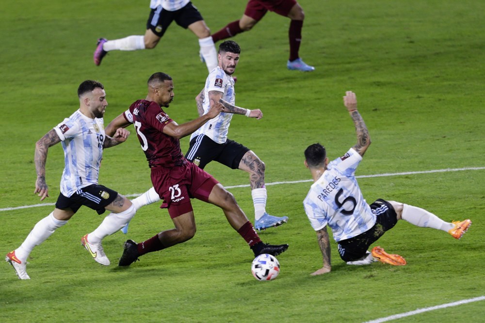 Messi scores, Argentina crushes Venezuela