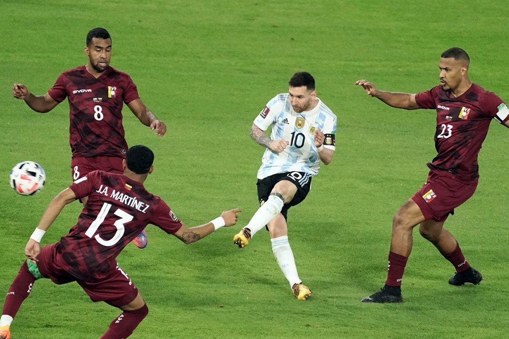 Messi lập công, Argentina đè bẹp Venezuela