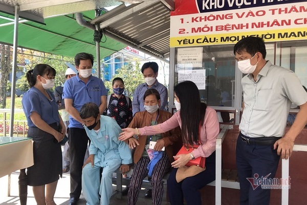 The 'terrifying' episode in the case of a 7th grade girl being slapped and torn by a friend in Quang Tri