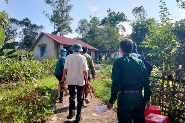 Người mẹ tử vong, đầu, tay lìa thân, công an hút giếng nước tìm kiếm