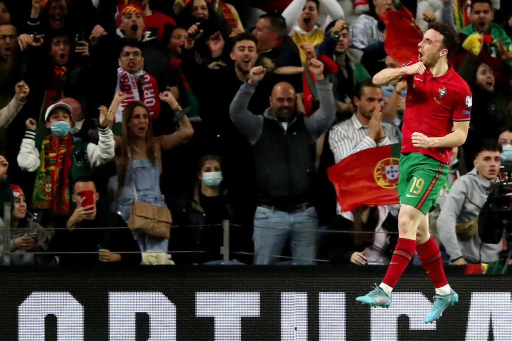 Bồ Đào Nha 'săn' vé World Cup: Vũ khí Diogo Jota