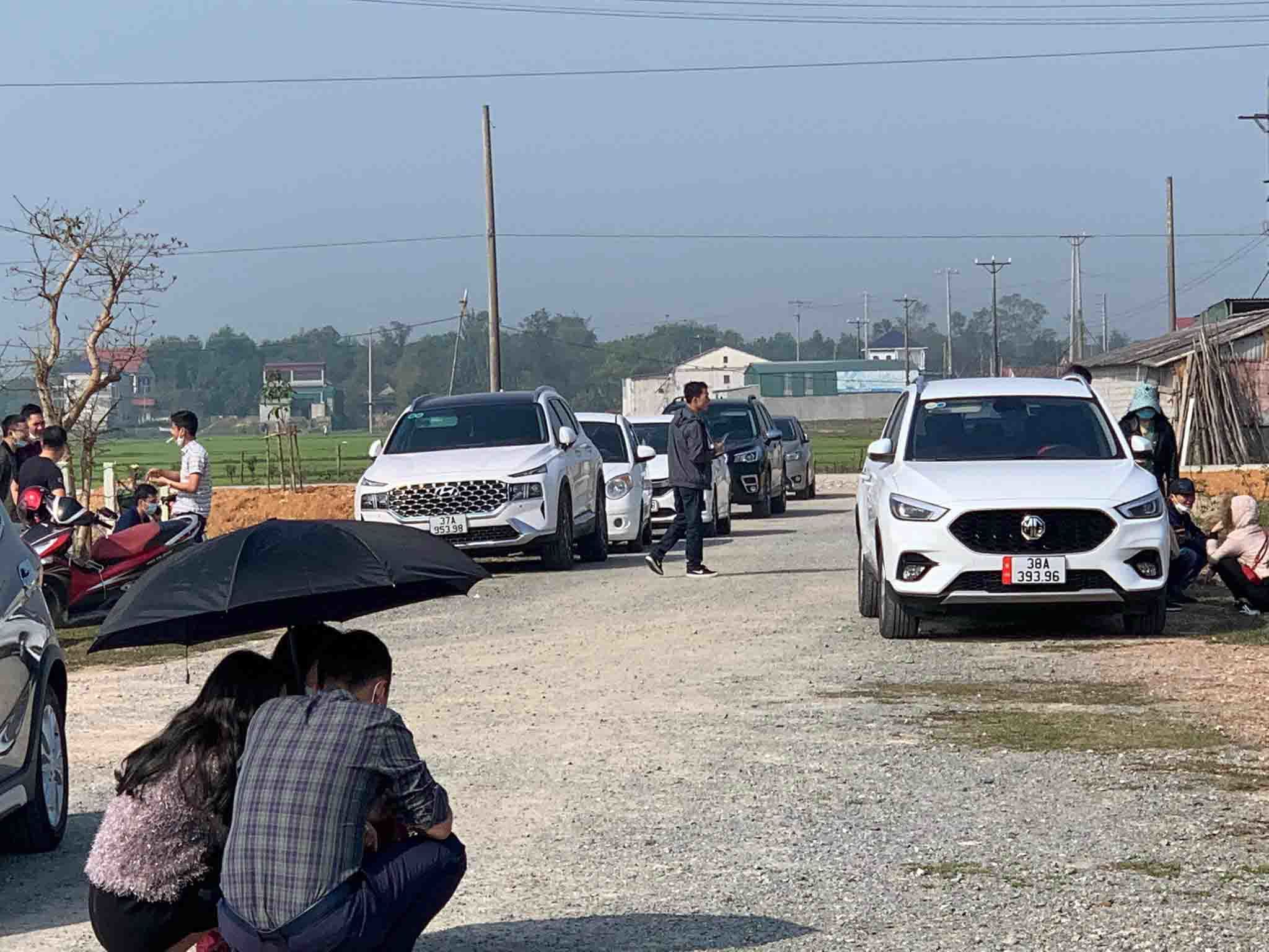 Land 'stork' stirred up Ha Tinh village, a few days 'flyed clean'