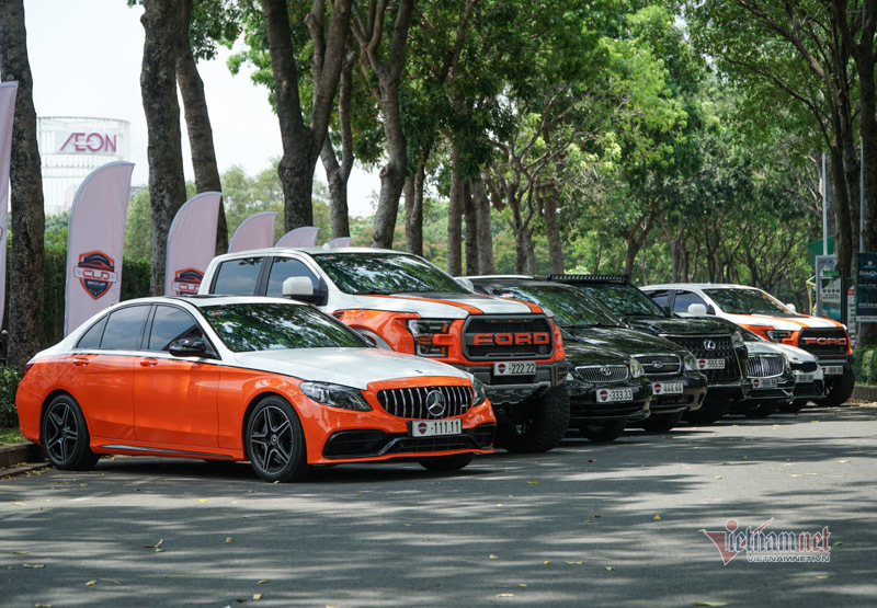 Seamless 9 cars from 1 to 9 gathered in Saigon causing fever