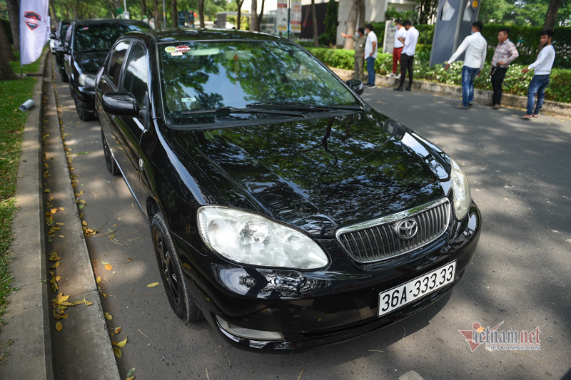 Seamless 9 cars from 1 to 9 gathered in Saigon causing fever