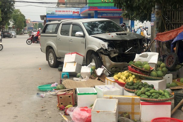 Hiện trường xe biển xanh đâm chết 2 người khi chở lãnh đạo đi công tác