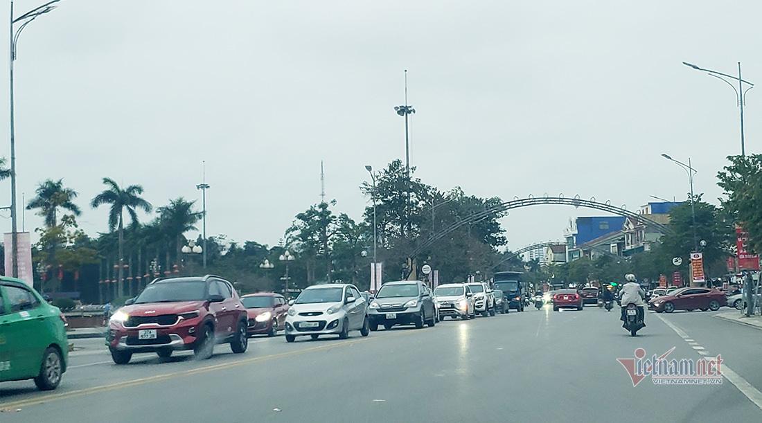 Nghe An every month more than 1,000 registered cars, TP.  Vinh worries about traffic jams