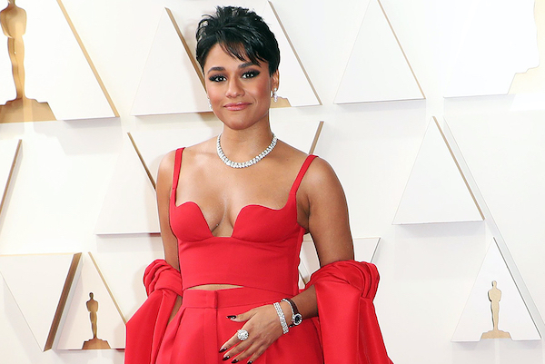 Những ngôi sao mặc đẹp nhất Oscar 2022
