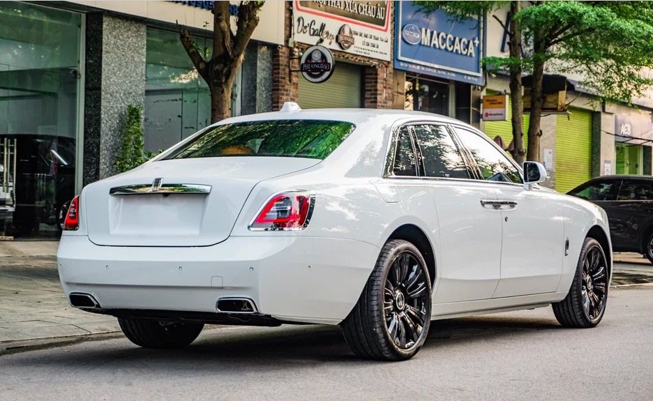 Cận cảnh Rolls-Royce Ghost với nội thất độc đáo tại Hà Nội