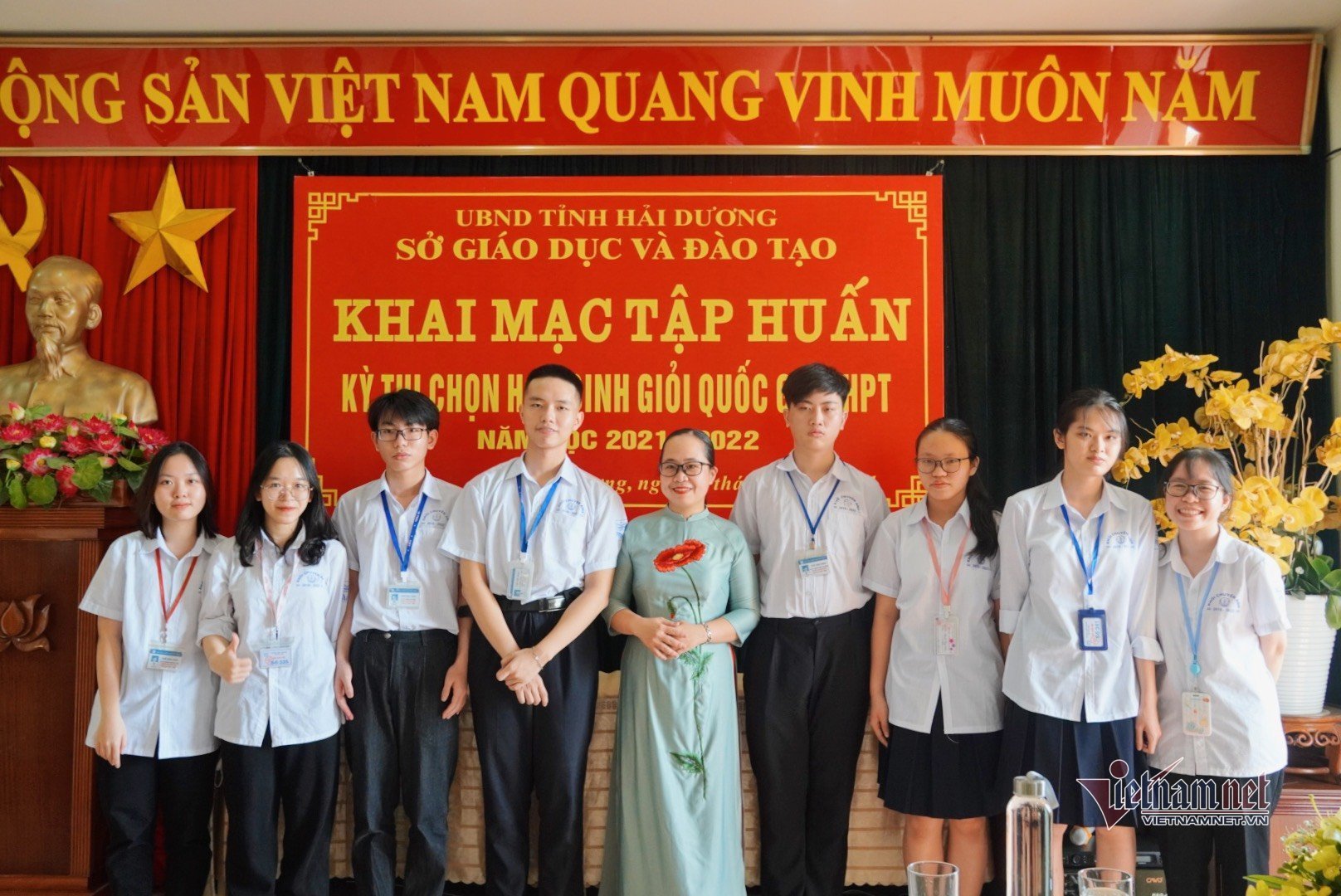 Hai Duong female student won the national first prize: 'Every day learns English for nearly 12 hours'