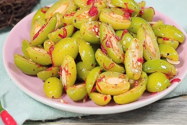 Quả nhót nấu nhiều món ăn ngon, nhưng những người này lại không nên ăn