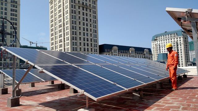 Solar power: state agencies loosens management, businesses commit violations