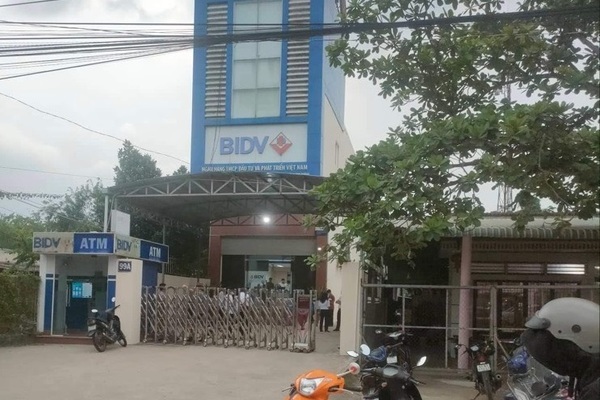 A bank in Binh Duong continues to be robbed