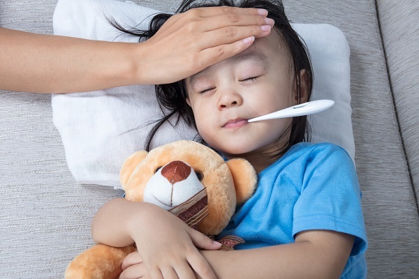 Children with fever due to Covid-19, when to contact medical staff?