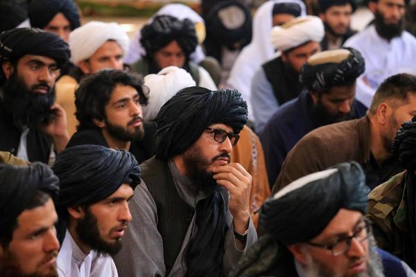 Taliban yêu cầu nhân viên chính quyền để râu khi đi làm