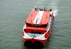 Hình ảnh tàu cao tốc đưa khách tham quan từ Đà Nẵng ra đảo Lý Sơn
