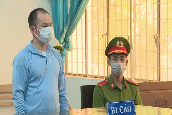 Dùng 8 giấy đăng ký ô tô giả thế chấp chiếm đoạt hơn 3,7 tỷ của ngân hàng