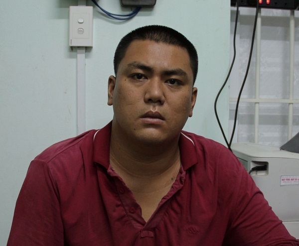 Thanh niên vô cớ ném vỡ kính ô tô của du khách đến Vũng Tàu
