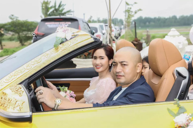 HÌNH ẢNH GIA ĐÌNH ẤM ÁP CỦA ĐẠI GIA CHIẾN LỢN VÀ NGƯỜI VỢ THỦY CHUNG