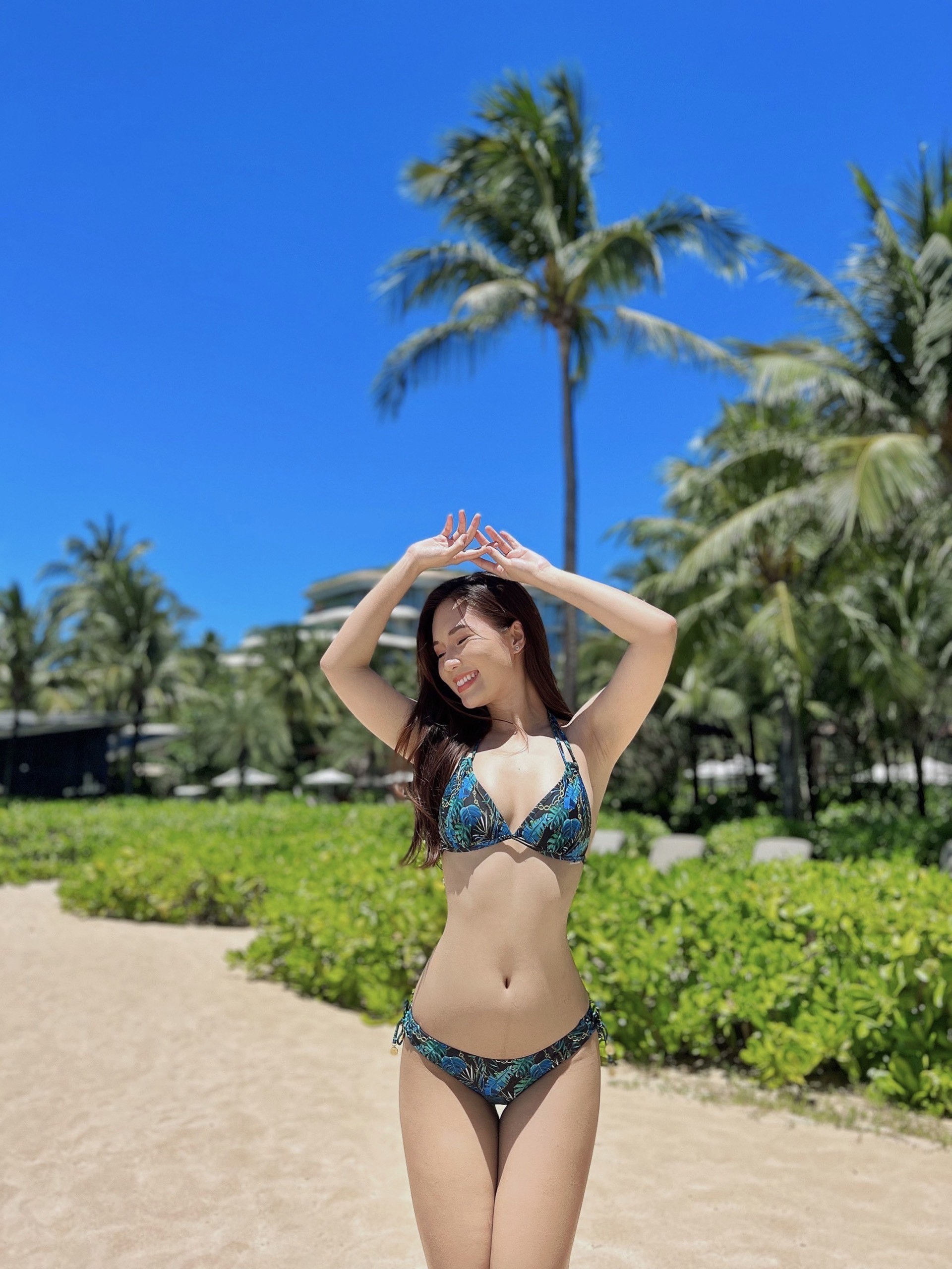 Y tá Ngọc 'Phố trong làng' diện bikini khoe đường cong đốt mắt