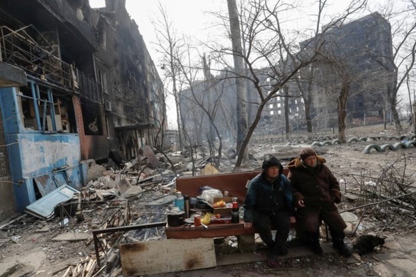 Pictures of mourning in Mariupol after being bombed