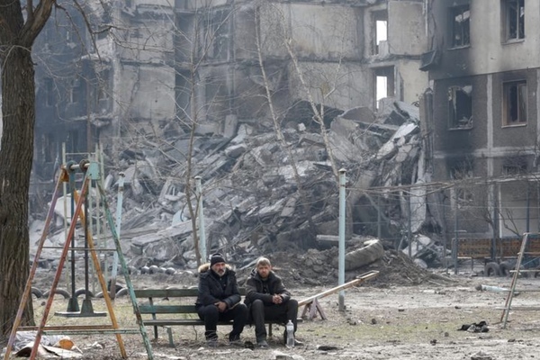 Pictures of mourning in Mariupol after being bombed