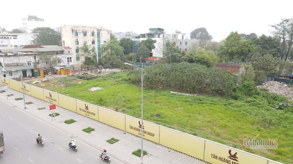 Tan Hoang Minh suddenly appeared in the green 'golden land' next to West Lake