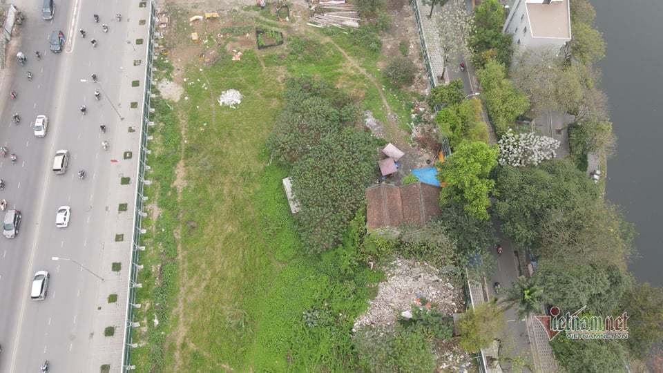 Tan Hoang Minh suddenly appeared in the green 'golden land' next to West Lake