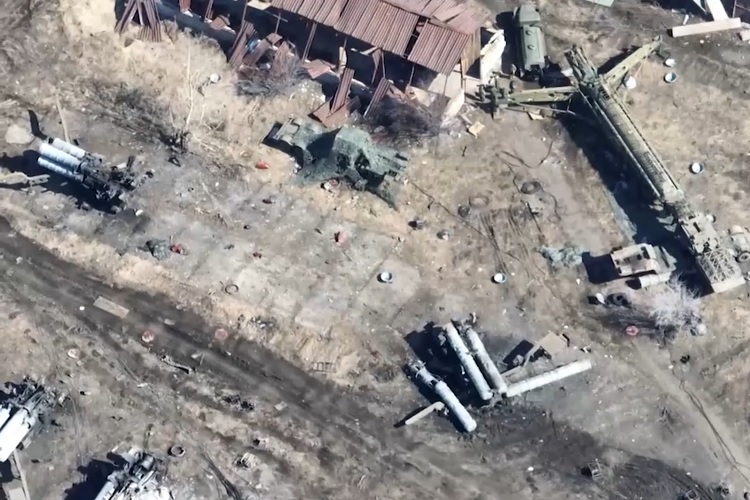 Ukrainian military base destroyed by Russian missile attack