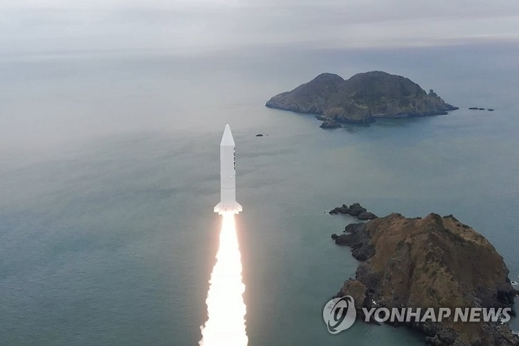 Video of Korea successfully launching a solid-fuel rocket
