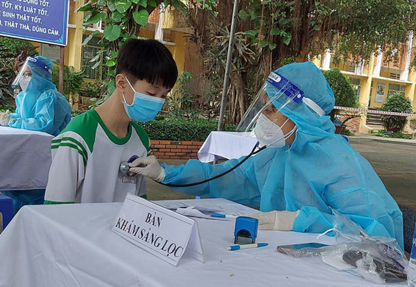 Vietnam plans COVID-19 vaccination for children aged 5-11 from April