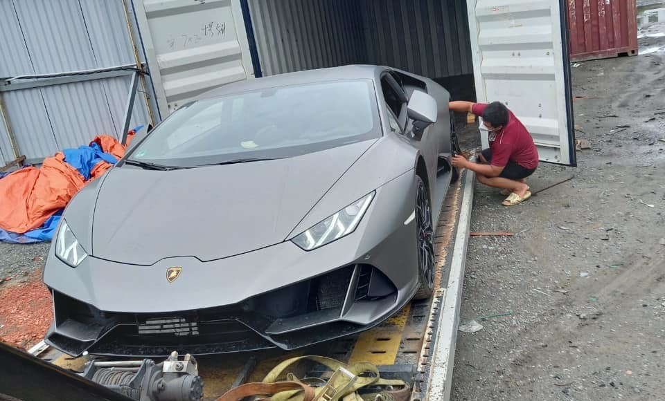 Chạy sát 10000km Lamborghini Huracan mất mặt giá chỉ 8 tỷ VNĐ khi buôn bán lại
