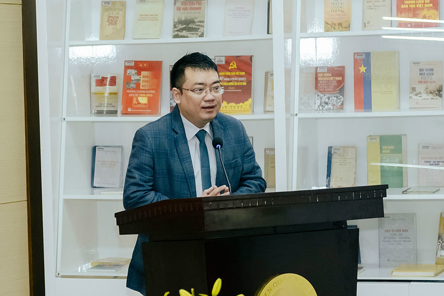 Cựu BTV Quang Minh thời sự ủng hộ 'Tủ sách đời người'
