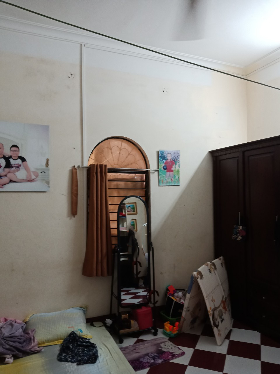 Open the skylight, replace the large glass door to keep the old house cool