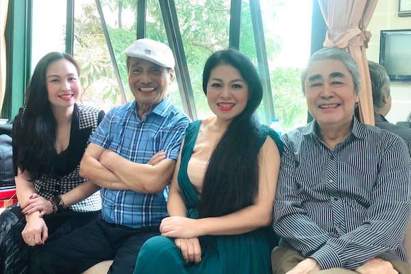 NSND Trần Hiếu, NSND Quang Thọ tươi tắn bên ca sĩ Anh Thơ