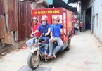 Bất ngờ với xe cứu hỏa 'ba gác', lính cứu hỏa 'thợ mộc' ở Hà Nội
