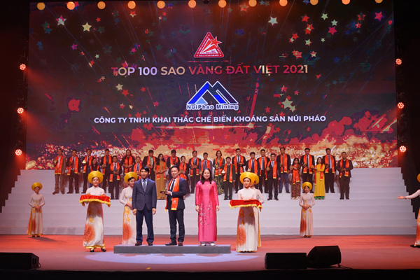 NuiPhao Mining lần thứ 3 nhận giải Sao vàng Đất Việt