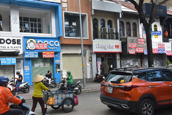 Shops, other commercial spaces in downtown HCM City still find no lessees
