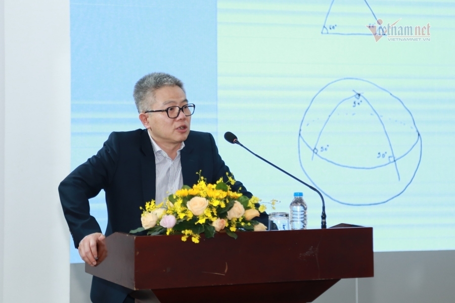 Prof. Ngo Bao Chau: 'There are many moments when I lose my balance'