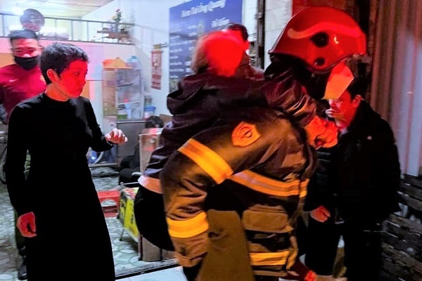 Cháy nhà ở phố cổ Hà Nội lúc rạng sáng, 1 người tử vong