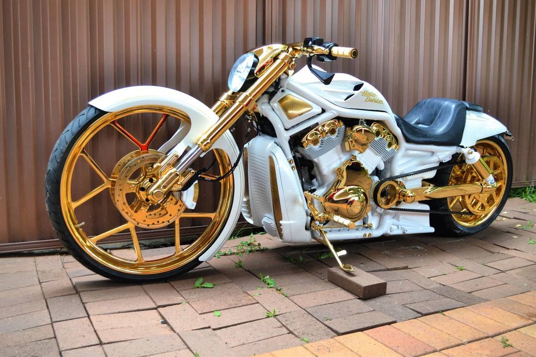 $ 1.5 million gold-plated Harley-Davidson of the drug lord was confiscated