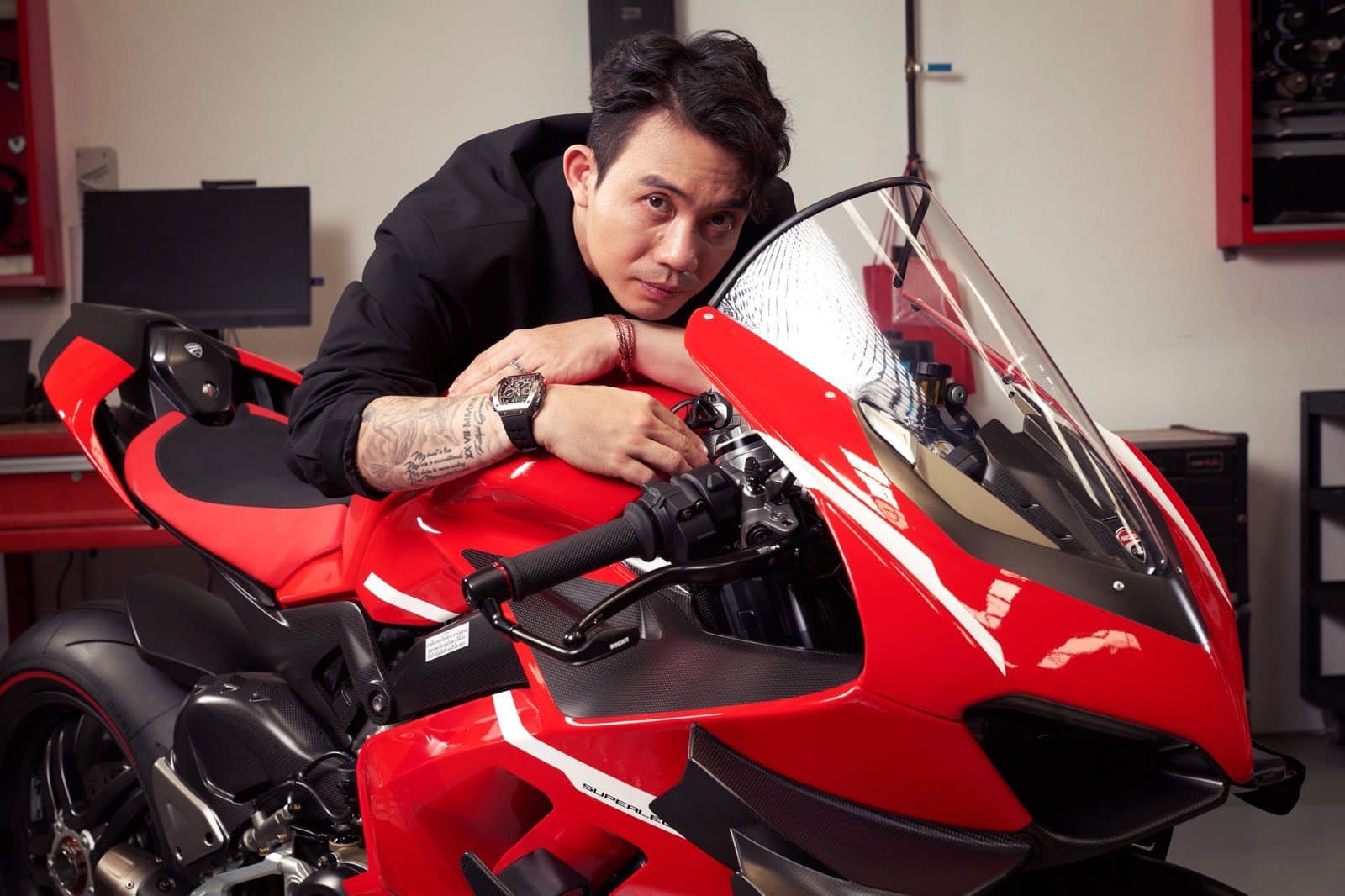 The price of the unique Minh Plastics Ducati superbike in Vietnam is 6 billion VND