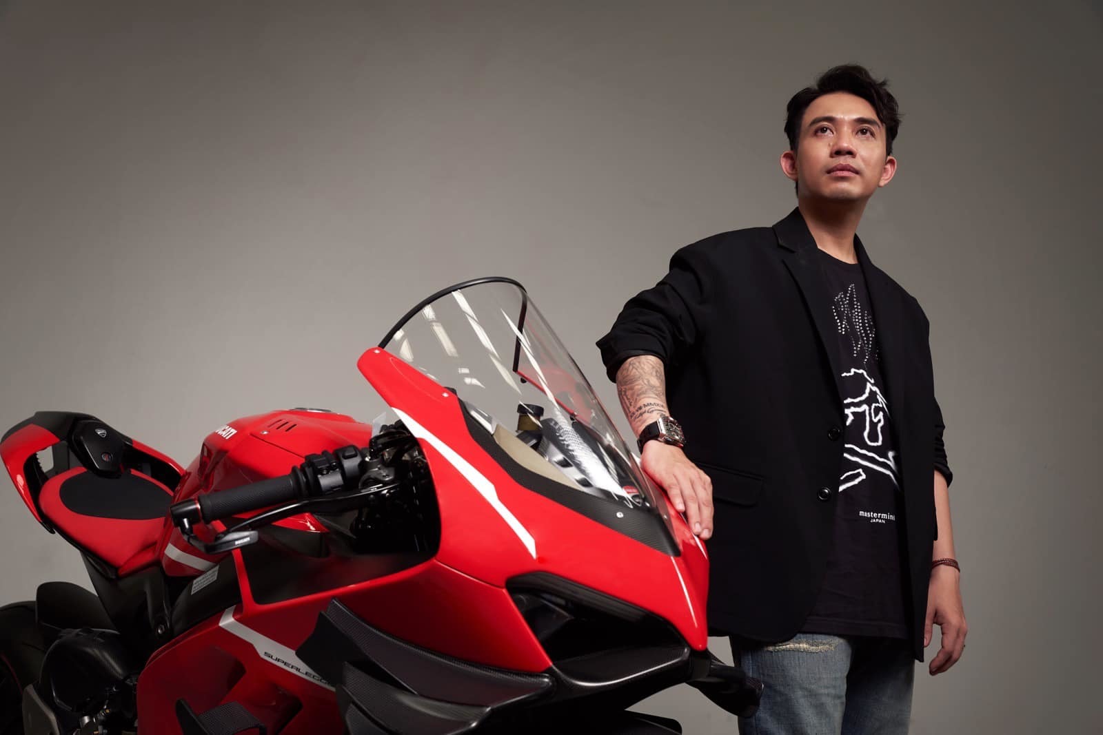 Minh Plastics shows off his level of play when buying the unique Ducati superbike in Vietnam for 6 billion VND