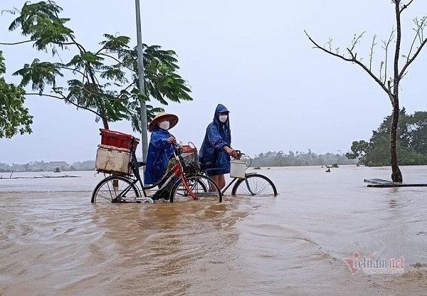 Mưa lũ bất thường miền Trung: Thủ tướng chia buồn, chỉ đạo khắc phục