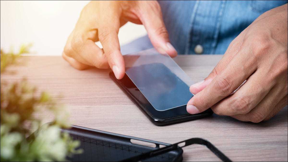 Do smartphones really need screen protectors?